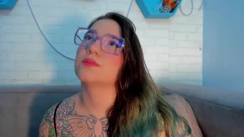 Snapshot of deva_blue chatting on 03-04-25, 03:33 Deva Blue online show from 03-04-25, 03:33