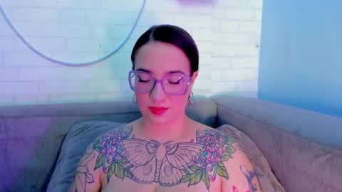 Snapshot of deva_blue chatting on 03-05-25, 03:29 Deva Blue online show from 03-05-25, 03:29