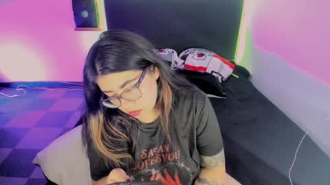 Snapshot of devilfox29 chatting on 01-19-25, 02:15 L I NA online show from 01-19-25, 02:15