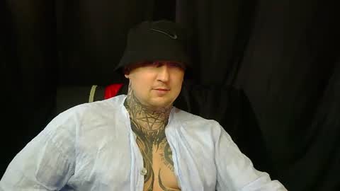 Snapshot of devilwithtats chatting on 07-20-26, 01:02 Lucian online show from 07-20-26, 01:02