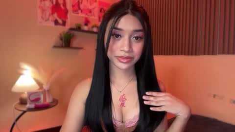 Snapshot of devine_goddessx chatting on 10-20-25, 12:27 Devine Greyson online show from 10-20-25, 12:27