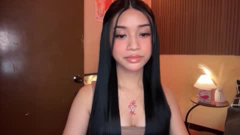 Snapshot of devine_goddessx chatting on 11-17-25, 01:22 Devine Greyson online show from 11-17-25, 01:22