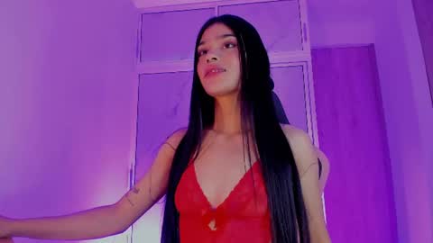 Snapshot of devours_fire chatting on 06-27-26, 10:59 Sara 3 online show from 06-27-26, 10:59
