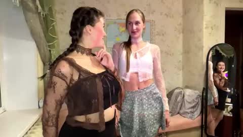 Snapshot of devpip chatting on 11-11-25, 03:34 Pippi online show from 11-11-25, 03:34