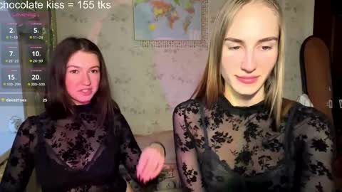 Snapshot of devpip chatting on 11-19-25, 01:44 Pippi online show from 11-19-25, 01:44