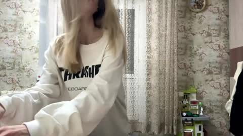 dewdropdoll online show from 04-18-26, 03:38