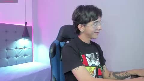 Snapshot of dewon20_ chatting on 03-28-26, 08:52 Andy online show from 03-28-26, 08:52