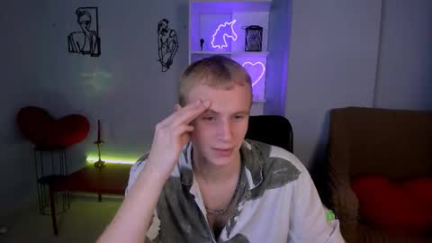 Snapshot of dexter_mitch chatting on 12-17-25, 08:59 Dekster online show from 12-17-25, 08:59