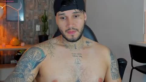 Snapshot of deymon_scott chatting on 05-01-26, 01:43 JULIAN online show from 05-01-26, 01:43