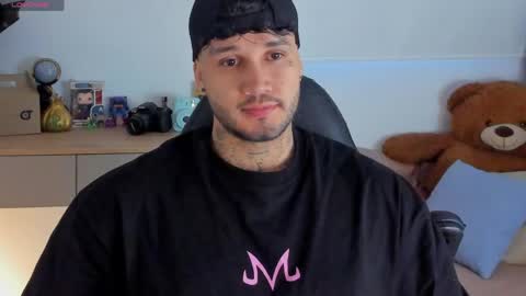 Snapshot of deymon_scott chatting on 05-19-26, 11:11 JULIAN online show from 05-19-26, 11:11