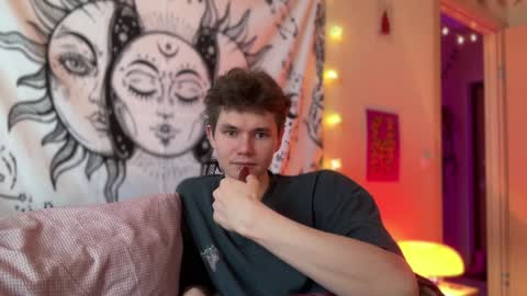 Snapshot of di_n_alex chatting on 12-26-24, 10:05 Di Alex online show from 12-26-24, 10:05