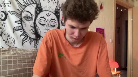 Snapshot of di_n_alex chatting on 01-04-25, 10:38 Di Alex online show from 01-04-25, 10:38