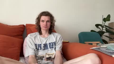 Snapshot of di_n_alex chatting on 05-17-26, 08:12 Di Alex online show from 05-17-26, 08:12