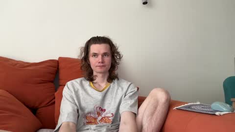 Snapshot of di_n_alex chatting on 05-18-26, 08:09 Di Alex online show from 05-18-26, 08:09