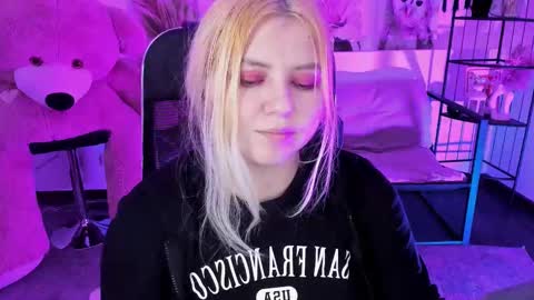 Dia online show from 11-25-25, 10:54