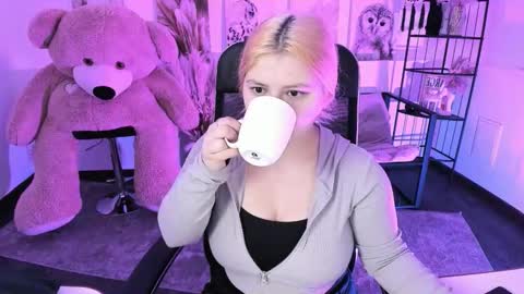 Dia online show from 11-30-25, 06:12