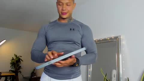 Snapshot of diagostone chatting on 12-17-24, 03:28 Diego online show from 12-17-24, 03:28