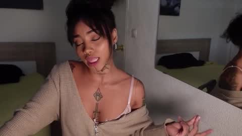 Snapshot of diamon_kataleya chatting on 11-24-25, 12:49 Melissa My schedule 10pm time Colombia online show from 11-24-25, 12:49