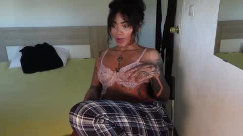 Snapshot of diamon_kataleya chatting on 12-20-25, 02:13 Melissa My schedule 10pm time Colombia online show from 12-20-25, 02:13