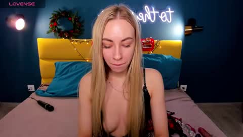 Snapshot of diana_garrett chatting on 12-15-24, 09:03 Diana online show from 12-15-24, 09:03