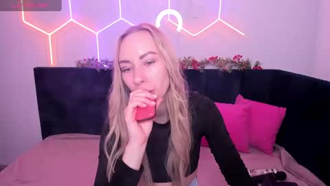 Snapshot of diana_garrett chatting on 12-29-24, 01:56 Diana online show from 12-29-24, 01:56