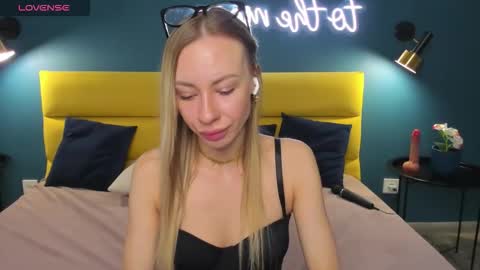 Snapshot of diana_garrett chatting on 09-27-25, 01:32 Diana online show from 09-27-25, 01:32