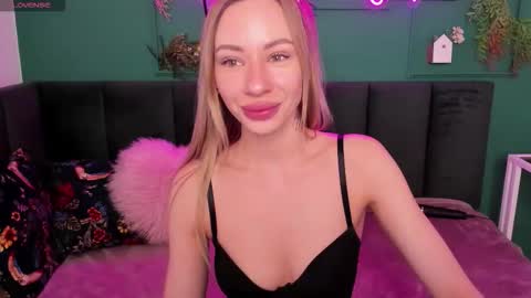 Snapshot of diana_garrett chatting on 11-06-25, 01:50 Diana online show from 11-06-25, 01:50