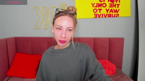 Snapshot of diana_garrett chatting on 11-20-25, 02:45 Diana online show from 11-20-25, 02:45