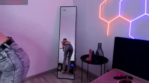 Snapshot of diana_garrett chatting on 11-23-25, 01:27 Diana online show from 11-23-25, 01:27