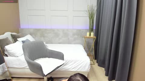 Snapshot of diana_soft chatting on 12-23-24, 01:35 Diana online show from 12-23-24, 01:35