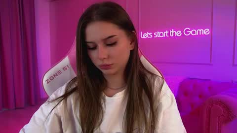 Snapshot of dianabecker chatting on 05-02-26, 06:40 Diana online show from 05-02-26, 06:40