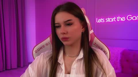 Snapshot of dianabecker chatting on 05-04-26, 06:26 Diana online show from 05-04-26, 06:26