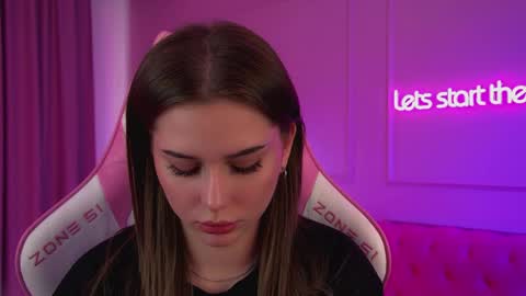 Snapshot of dianabecker chatting on 05-16-26, 10:36 Diana online show from 05-16-26, 10:36