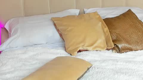 Snapshot of dianac1998 chatting on 02-14-26, 05:43 dianac1998 online show from 02-14-26, 05:43