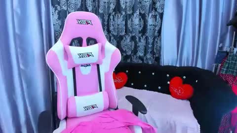 Snapshot of dianna_milton chatting on 02-20-25, 07:01 Dianna online show from 02-20-25, 07:01