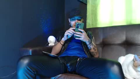 Snapshot of dicaprioo_ chatting on 05-05-26, 11:51 DICAPRIO online show from 05-05-26, 11:51