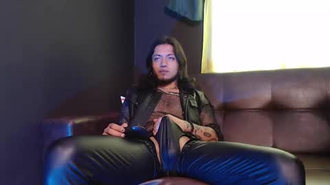 Snapshot of dicaprioo_ chatting on 05-23-26, 05:06 DICAPRIO online show from 05-23-26, 05:06