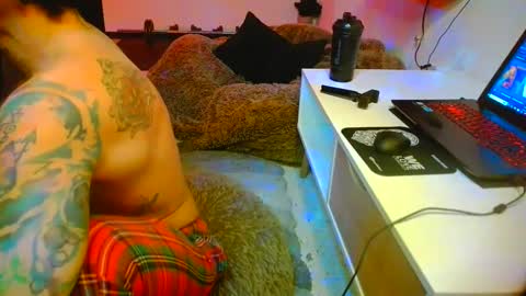 Snapshot of dickdamian_ chatting on 12-14-24, 06:09 Damin online show from 12-14-24, 06:09