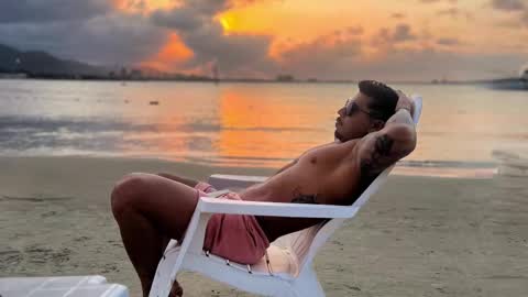 Snapshot of dickdamian_ chatting on 12-19-24, 08:23 Damin online show from 12-19-24, 08:23