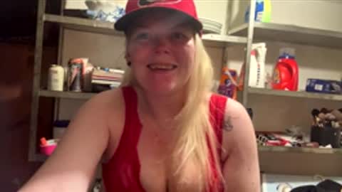 Snapshot of dickeddownsouth chatting on 04-20-26, 04:59 Beau online show from 04-20-26, 04:59