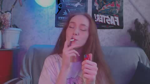 Hi im Alice 3 Im usualy online 03-10 or 17-21 UTC0 online show from 02-09-25, 11:58