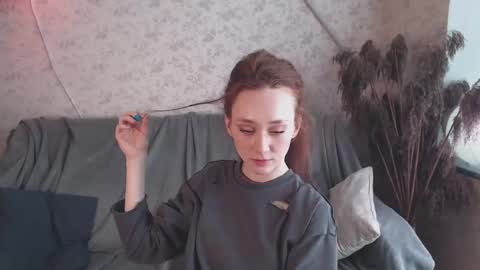 Hi im Alice 3 Im usualy online 03-10 or 17-21 UTC0 online show from 02-23-25, 12:27