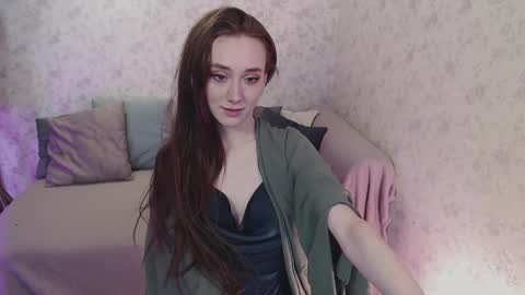 Hi im Alice 3 Im usualy online 03-10 or 17-21 UTC0 online show from 03-11-25, 06:53