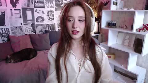 Hi im Alice 3 Im usualy online 03-10 or 17-21 UTC0 online show from 10-08-25, 07:28