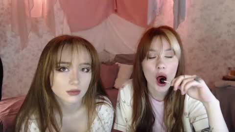 Hi im Alice 3 Im usualy online 03-10 or 17-21 UTC0 online show from 04-11-26, 02:38