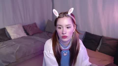 Hi im Alice 3 Im usualy online 03-10 or 17-21 UTC0 online show from 05-22-26, 04:30