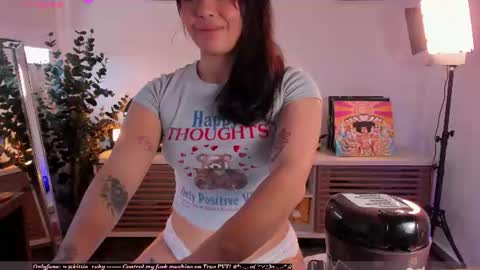 Snapshot of digitalkisses chatting on 06-13-26, 06:50 Estef Ger online show from 06-13-26, 06:50