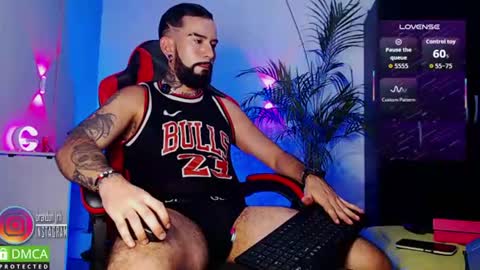 Snapshot of diilanhot chatting on 07-18-26, 01:32 Dylan online show from 07-18-26, 01:32