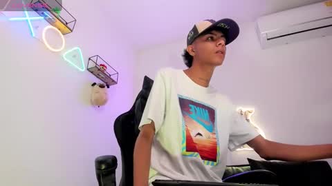 dikey_18 online show from 12-06-24, 09:02