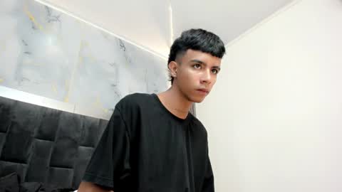 dikey_18 online show from 01-18-25, 08:19